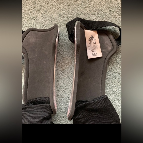 Pink Adidas Size Medium Shinguards Soccer Sports Fall Spring Summer - Picture 2 of 2